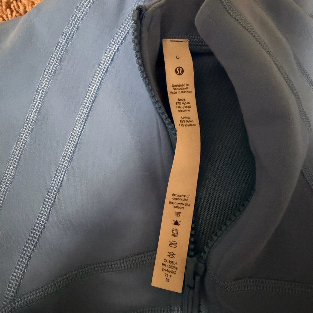 Lululemon Define Jacket - Picture 4 of 4